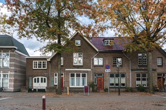 Openslaande garagedeuren: klassieke charme en praktische voordelen
